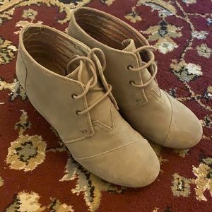 EUC Beige/taupe TOMS wedges